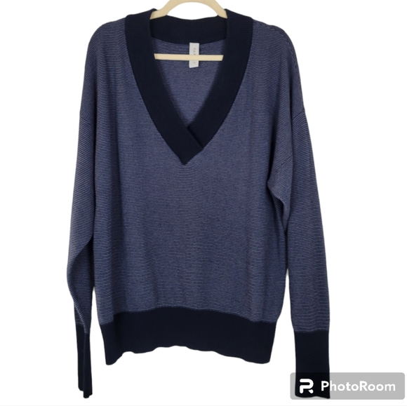 Varley Sweaters - Varley blue oversized V-neck 100% cotton sweater size Medium